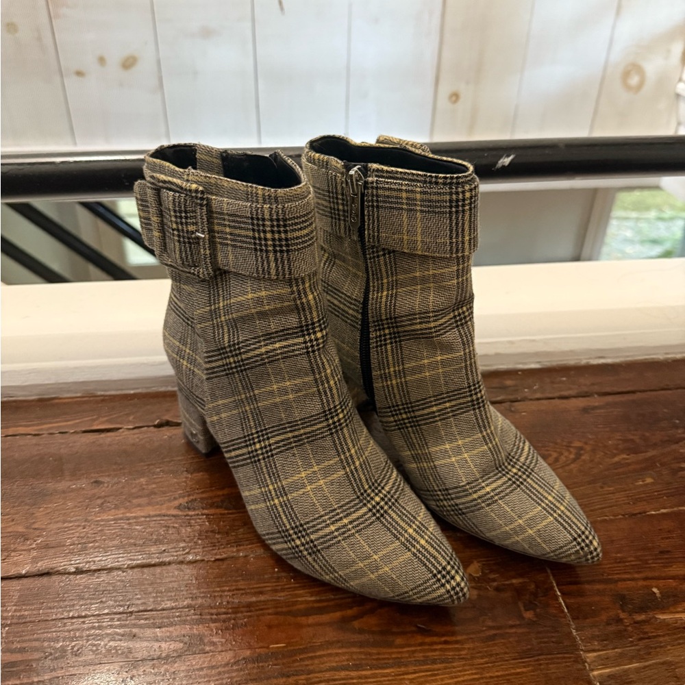 PLAID BOOTIES SIZE 6.5 (worn once) - Picture 2 of 5